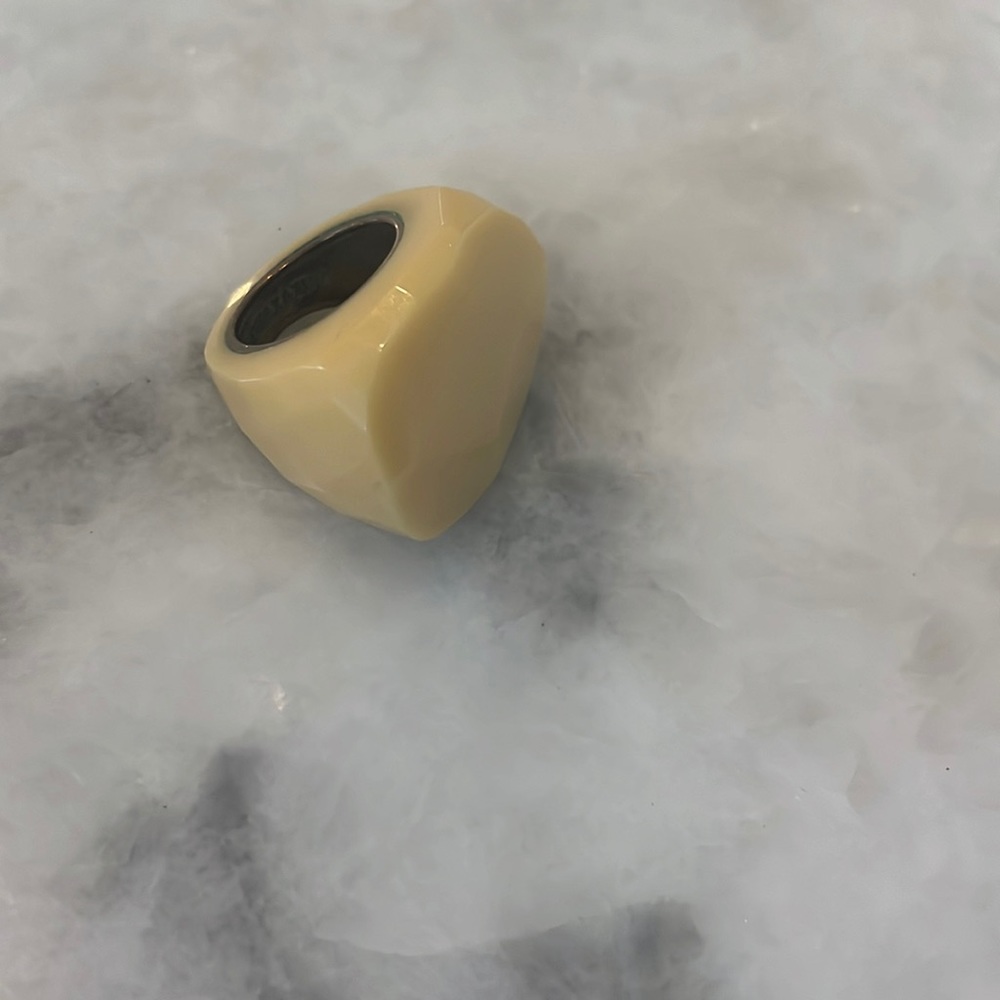 BCBG MAX AZRIA LUCITE RING